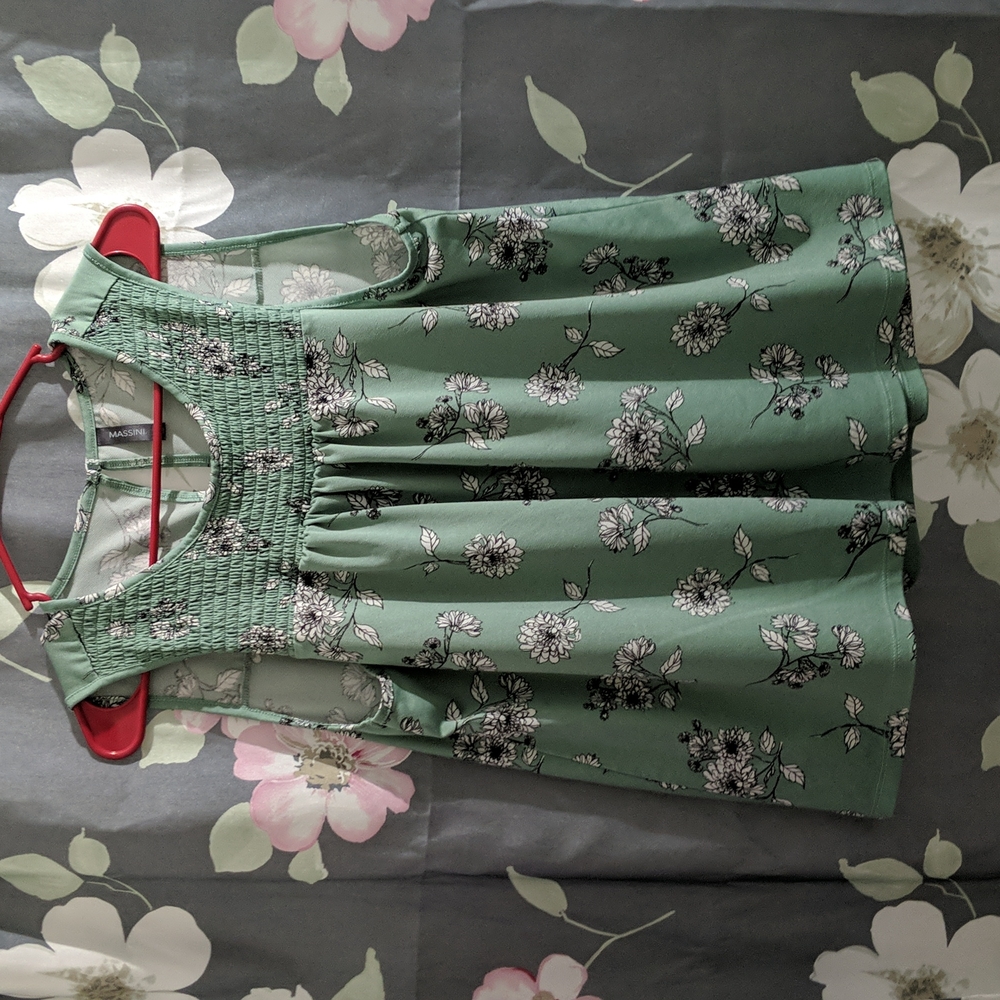 Women's Size Large Green Floral Top From Massini